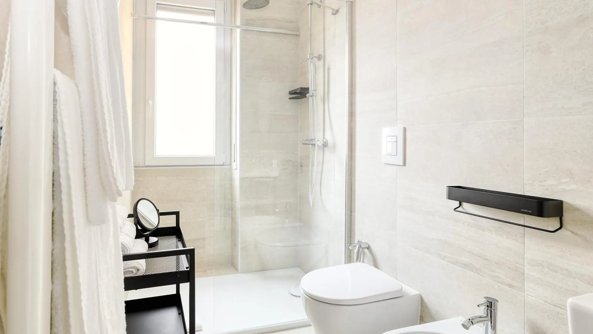 Joivy 1-Bed Apartment With Balcony Near Subway Milán