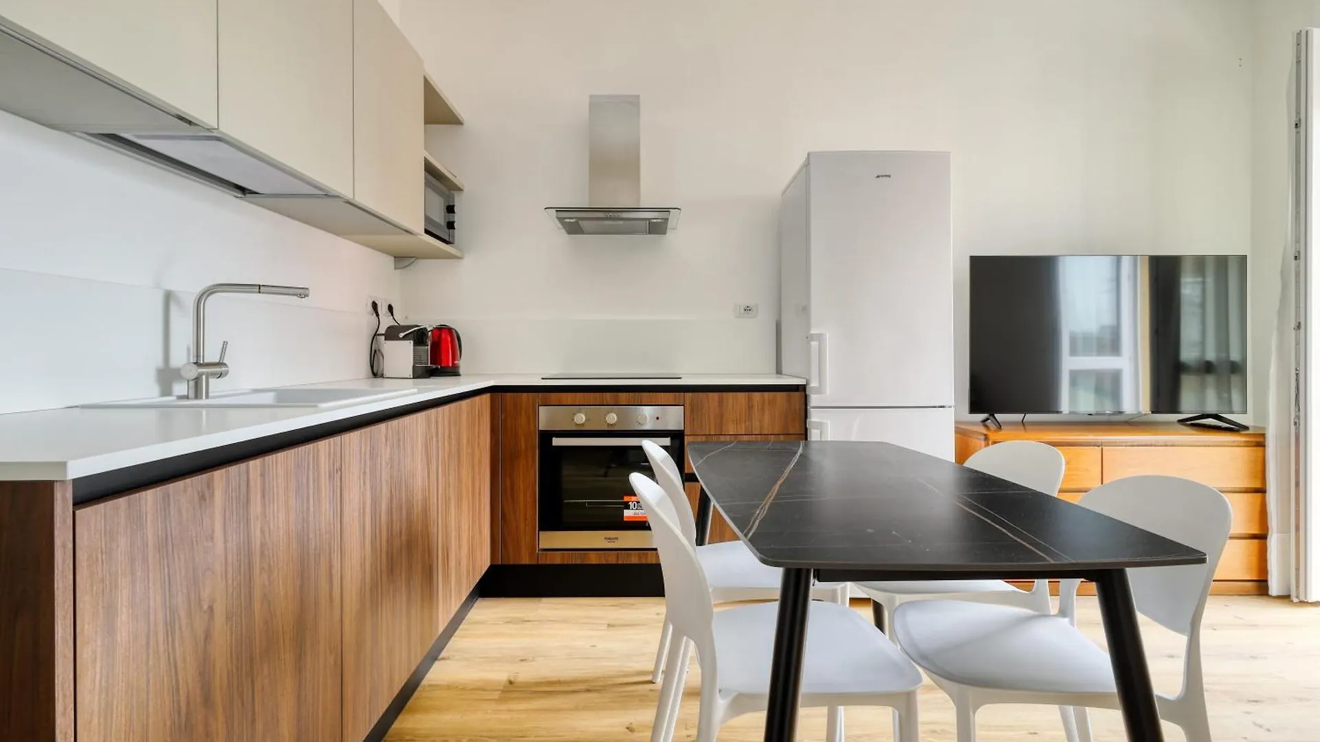Joivy 1-Bed Apartment With Balcony Near Subway 米兰 0*,  意大利