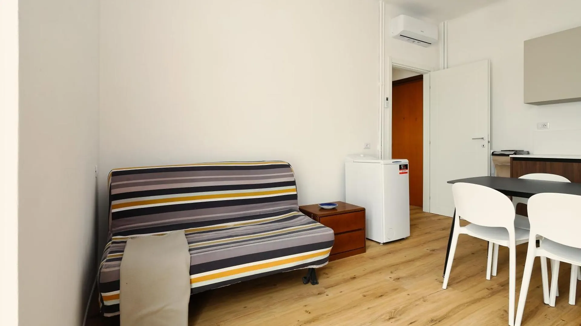 Joivy 1-Bed Apartment With Balcony Near Subway 米兰 意大利