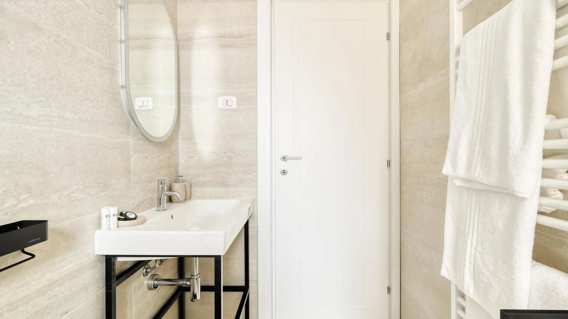 Joivy 1-Bed Apartment With Balcony Near Subway 米兰 意大利